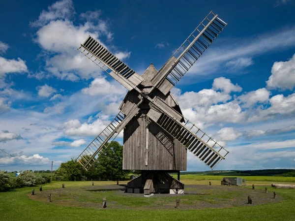 Original image of a windmill